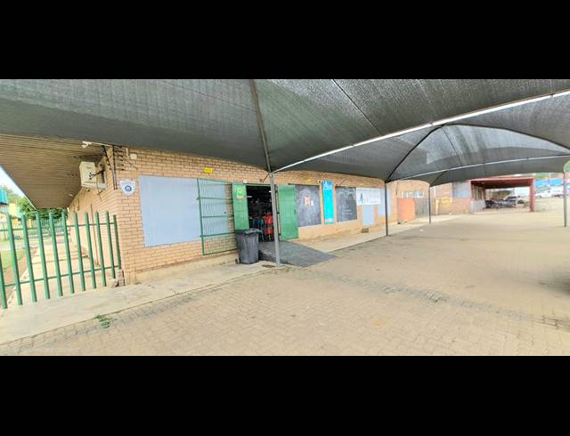 500M² BUILDING FOR SALE IN SWARTRUGGENS